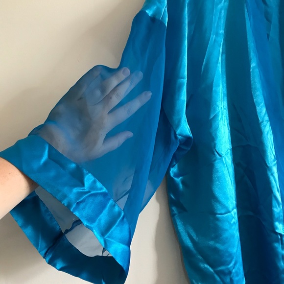 Silky Polyester kimono - Picture 2 of 7